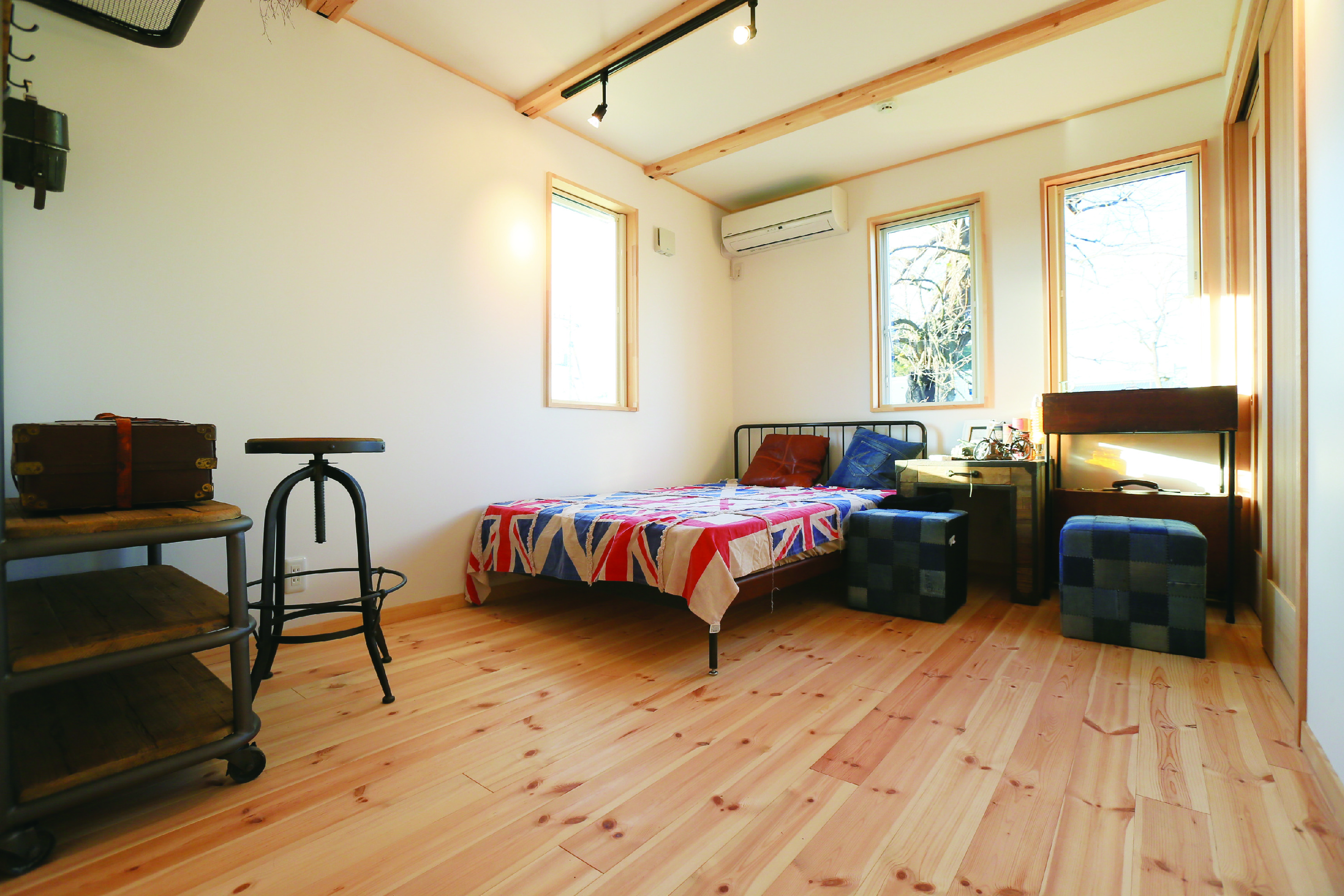 BOOOTS Bedroom 2